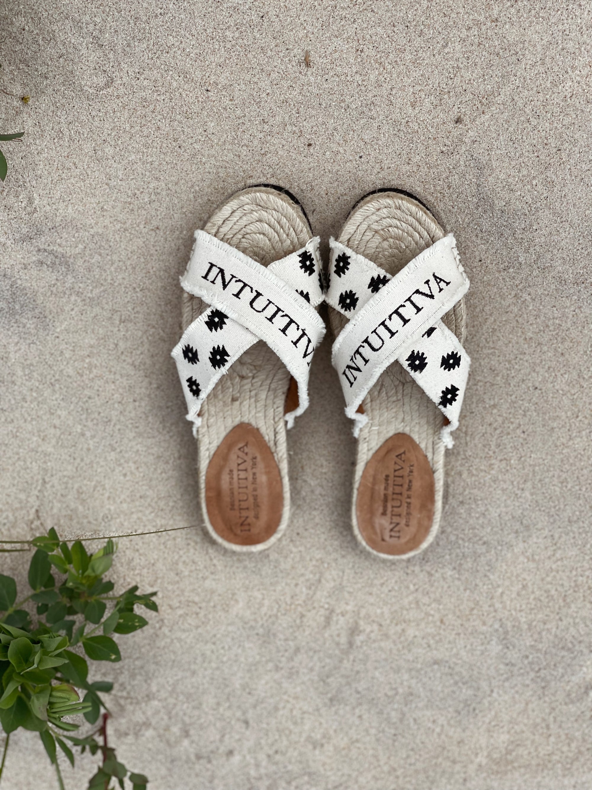 The Traveler Embroidery Mules