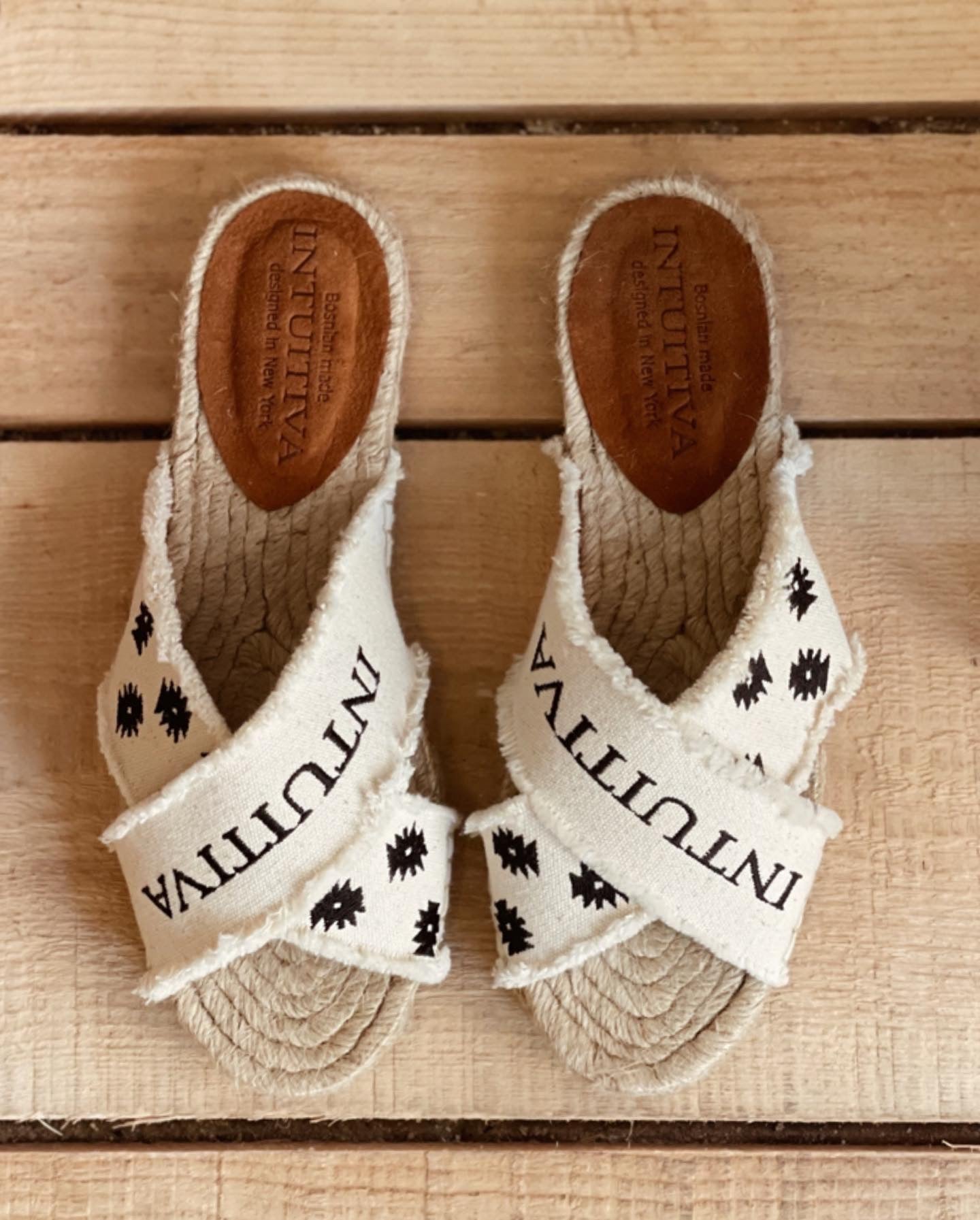 The Traveler Embroidery Mules