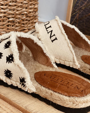 The Traveler Embroidery Mules